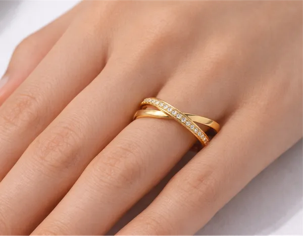 Gold_Luna_Twist_Band_Ring_For_Women